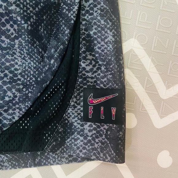 Nike limited edition animal snake print shorts - Picture 2 of 5